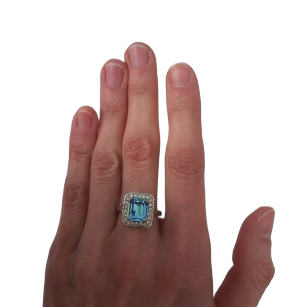Gorgeous blue stone ring